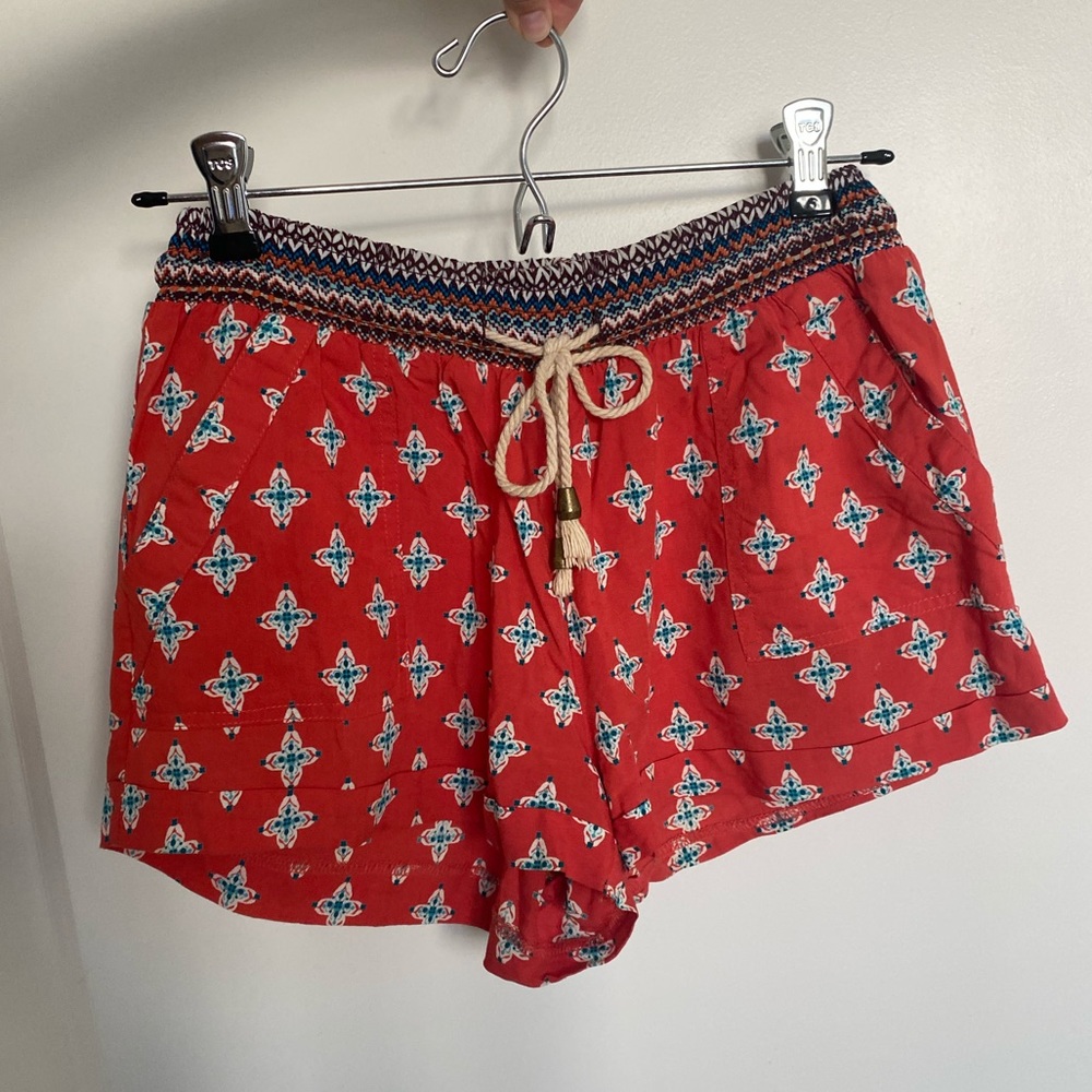 Comfy red shorts, size S